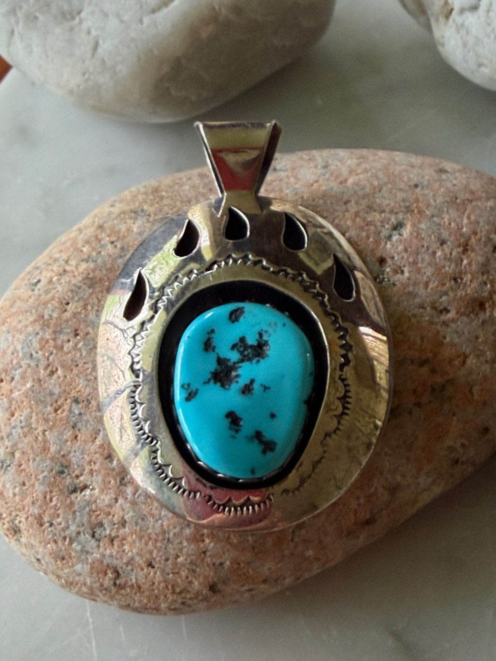 Vintage Bear Paw Navajo Turquoise Pendant - Picture 6 of 7